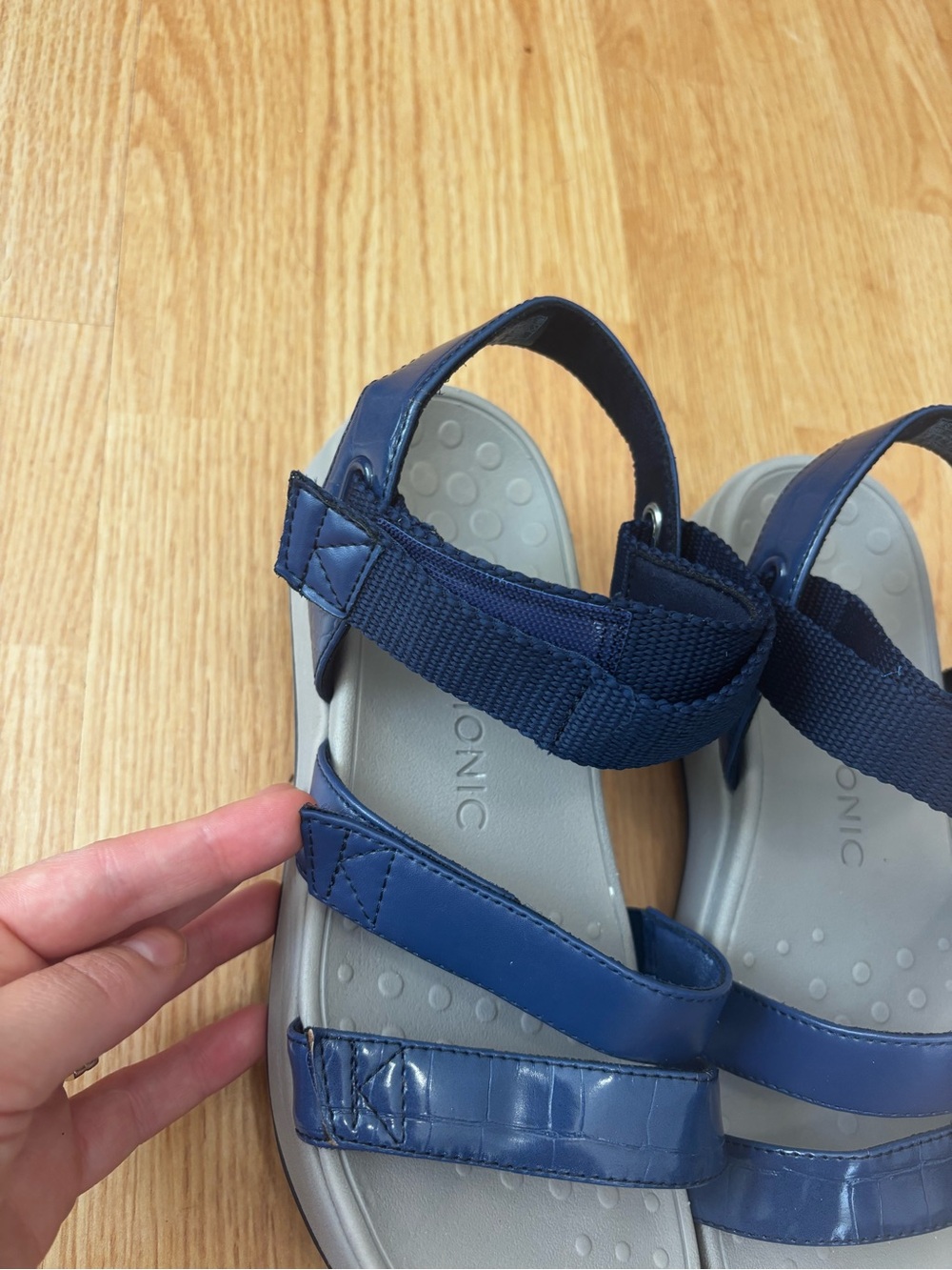 Vionic adjustable navy croc embossed strap sandals sz 9 support walking comfort - Picture 2 of 6